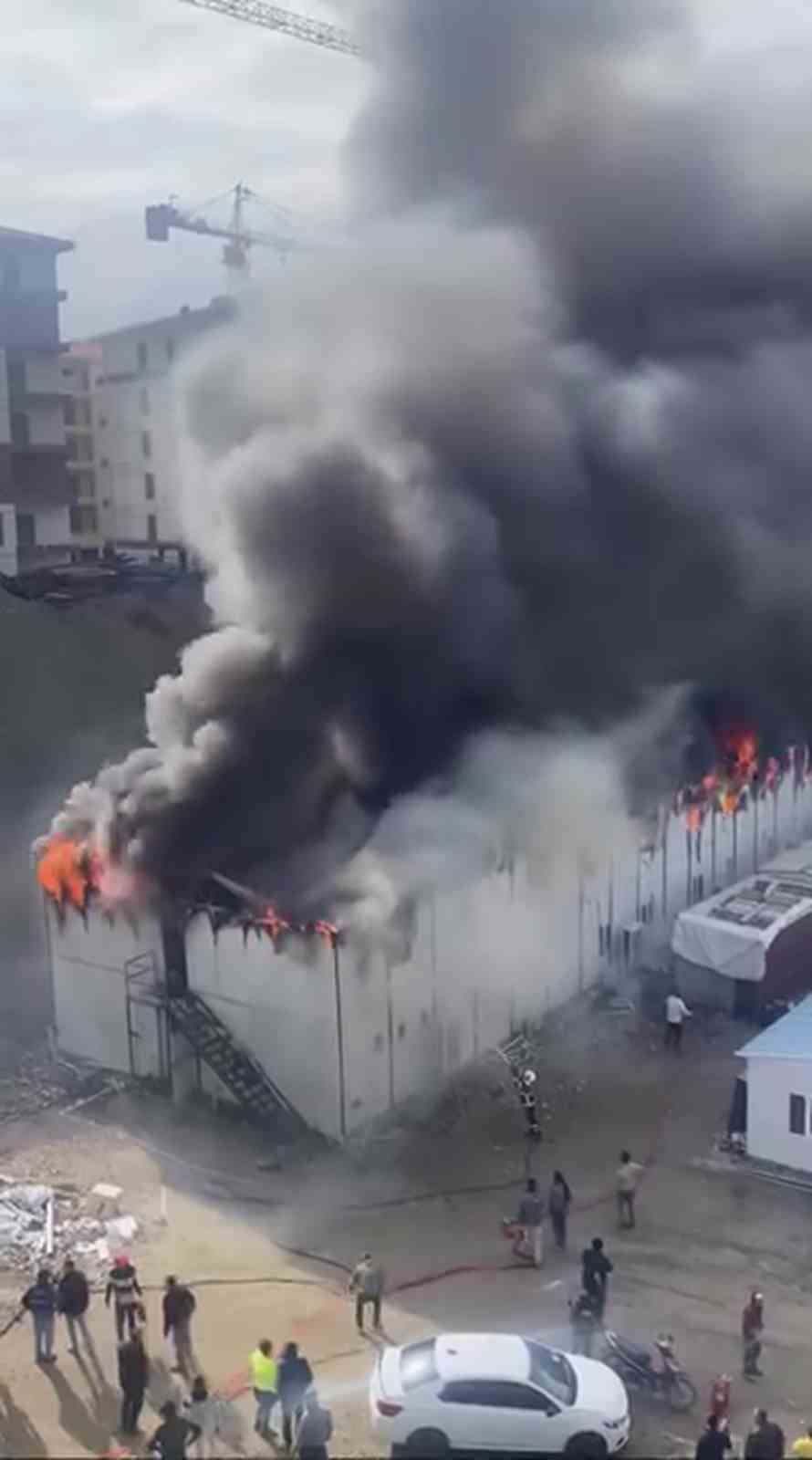 Konteyner yatakhane alevlere teslim oldu
