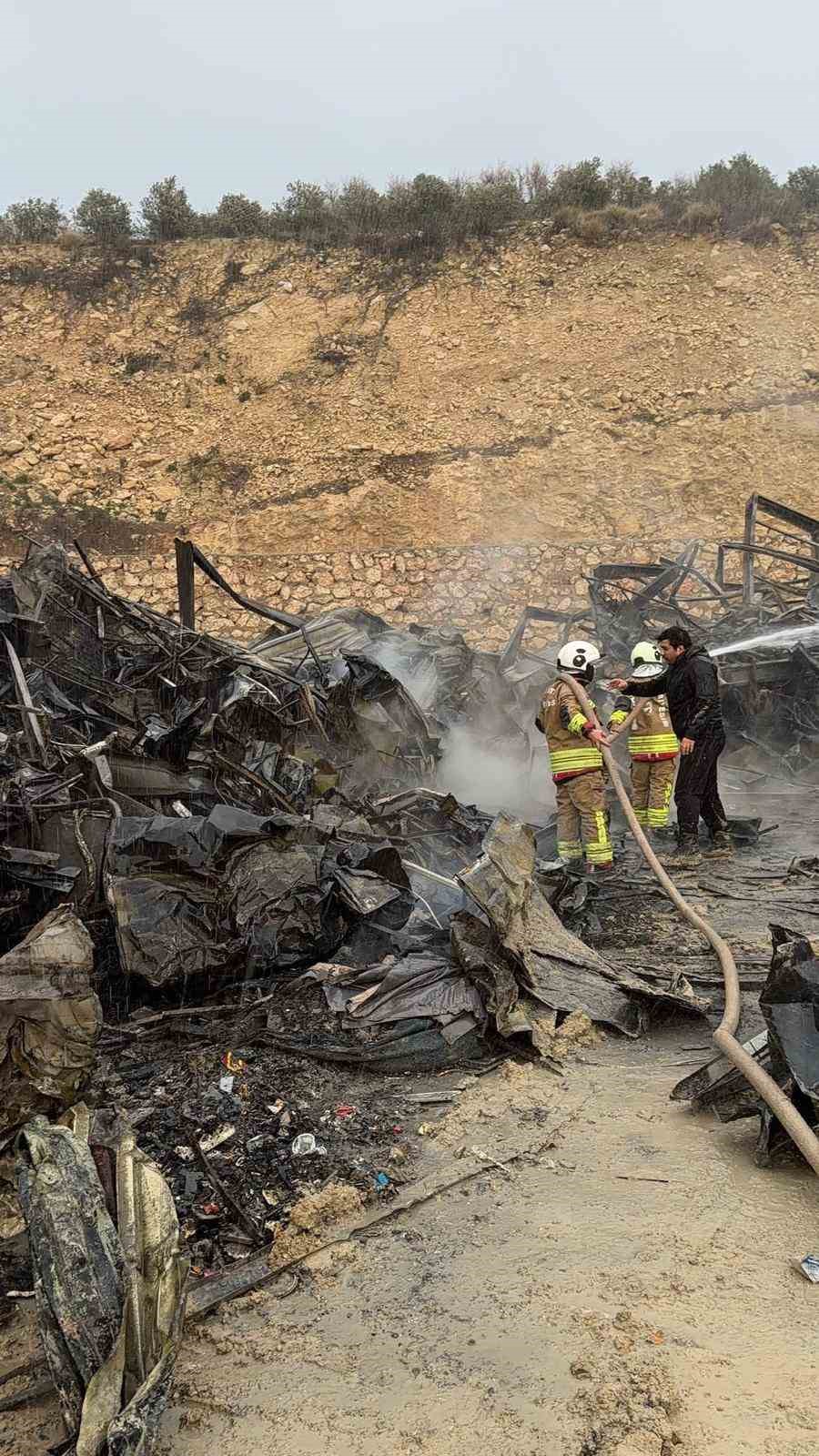 Konteyner yatakhane alevlere teslim oldu
