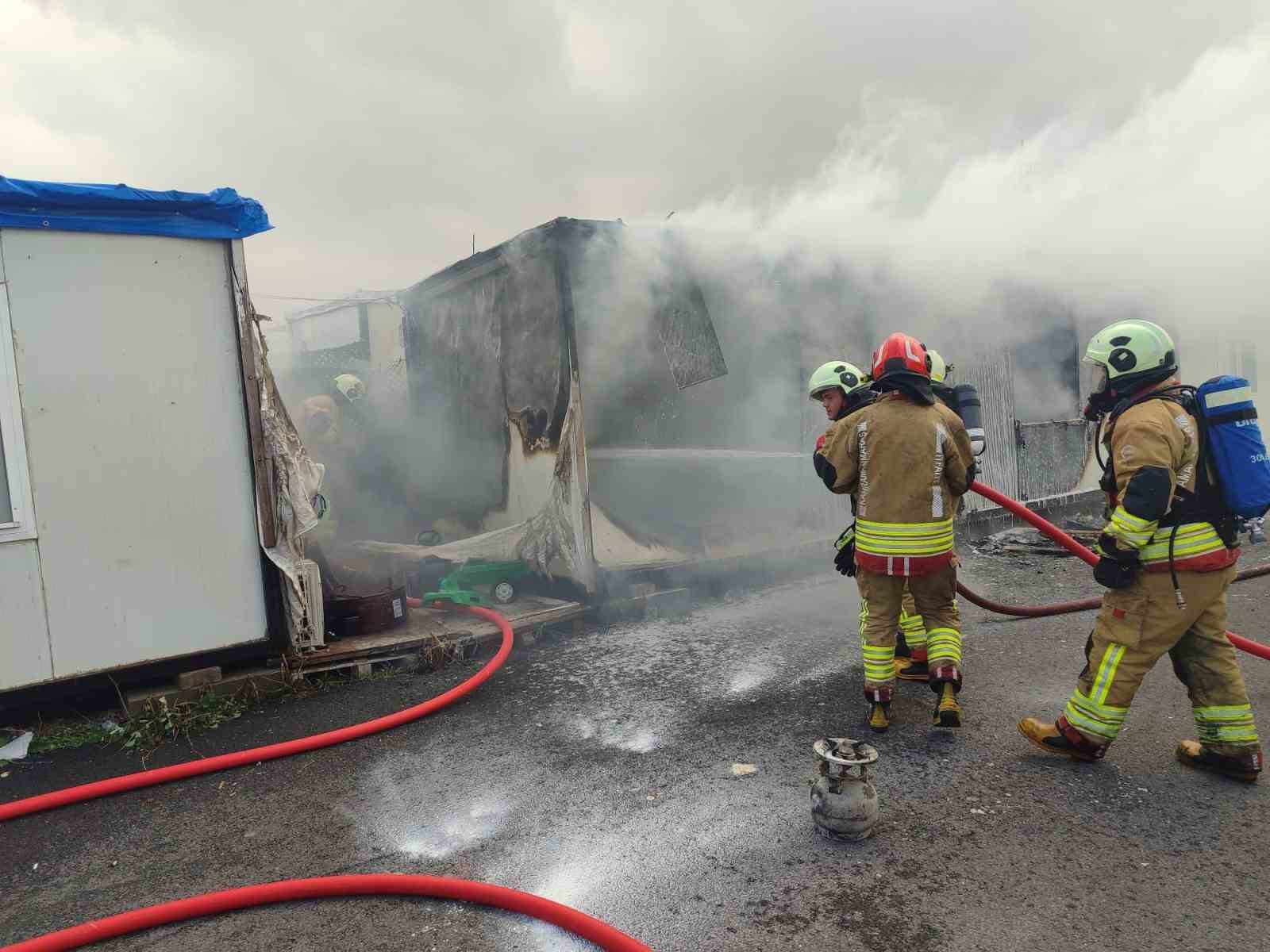 Konteynerde çıkan yangın söndürüldü
