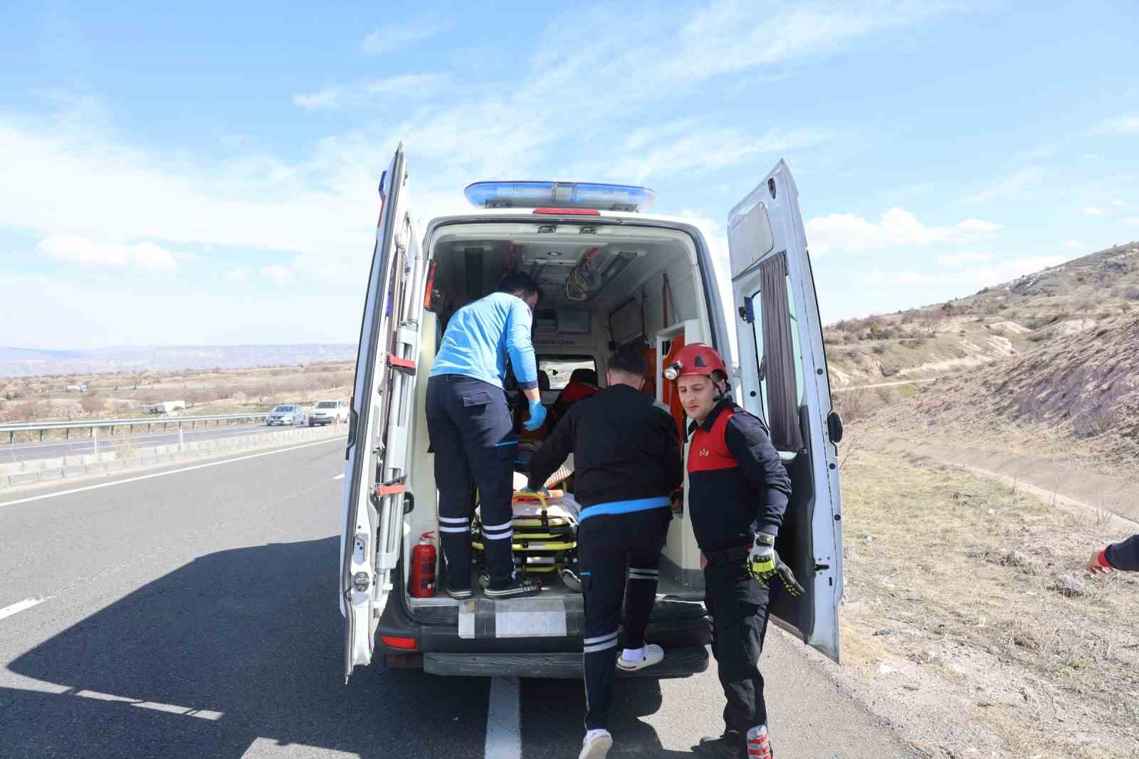 Kontrolden çıkan Fiat Tofaş otomobil karşı şeride geçti: 1 yaralı
