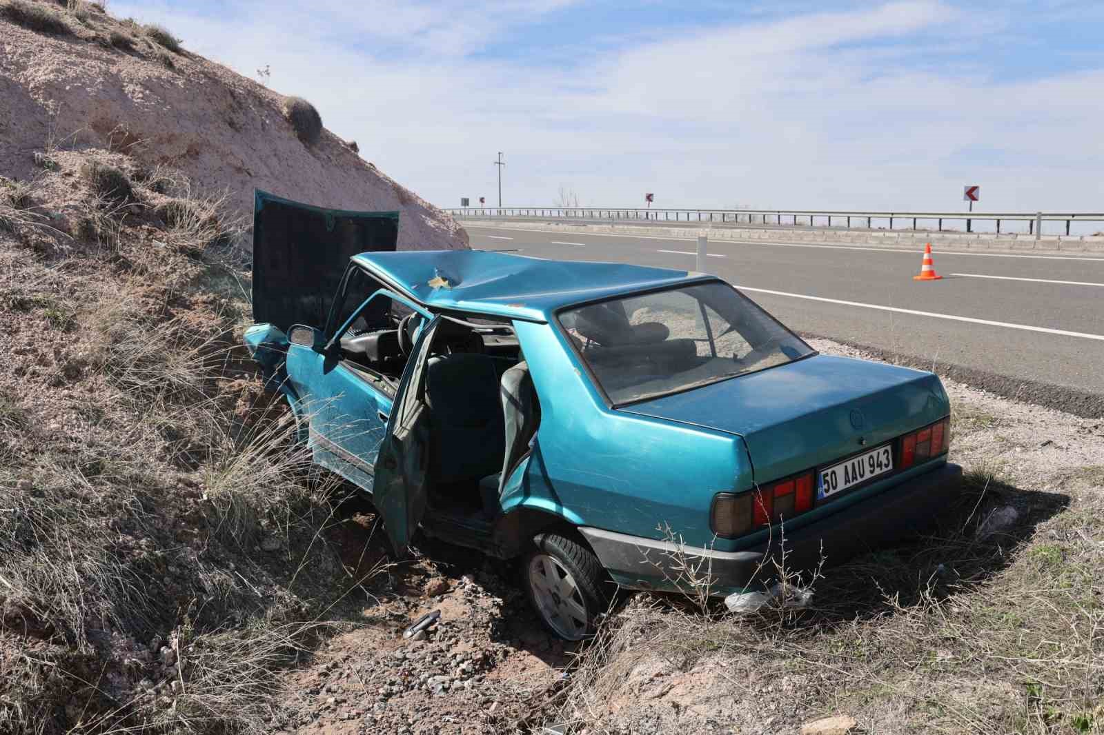 Kontrolden çıkan Fiat Tofaş otomobil karşı şeride geçti: 1 yaralı
