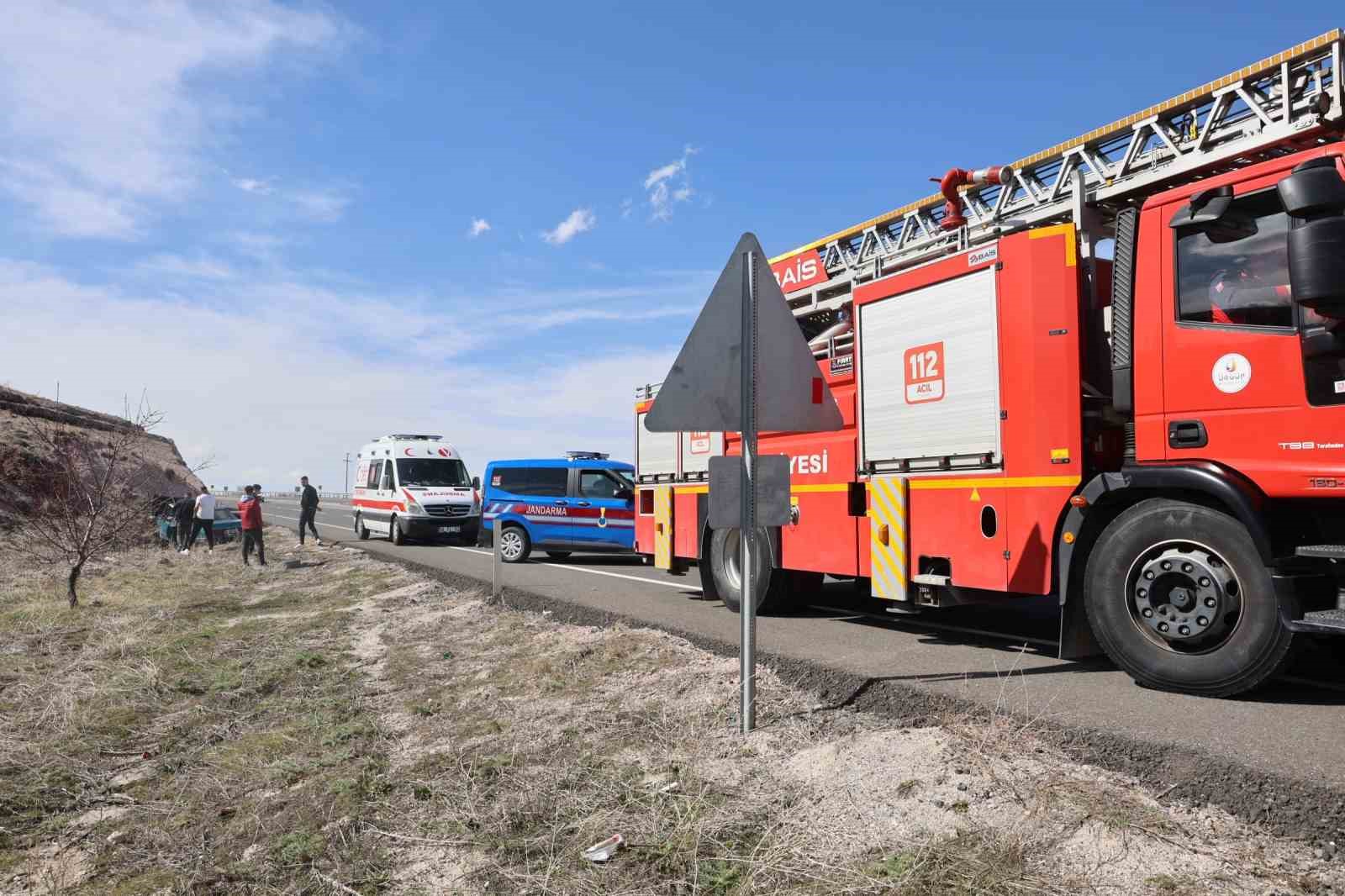 Kontrolden çıkan Fiat Tofaş otomobil karşı şeride geçti: 1 yaralı
