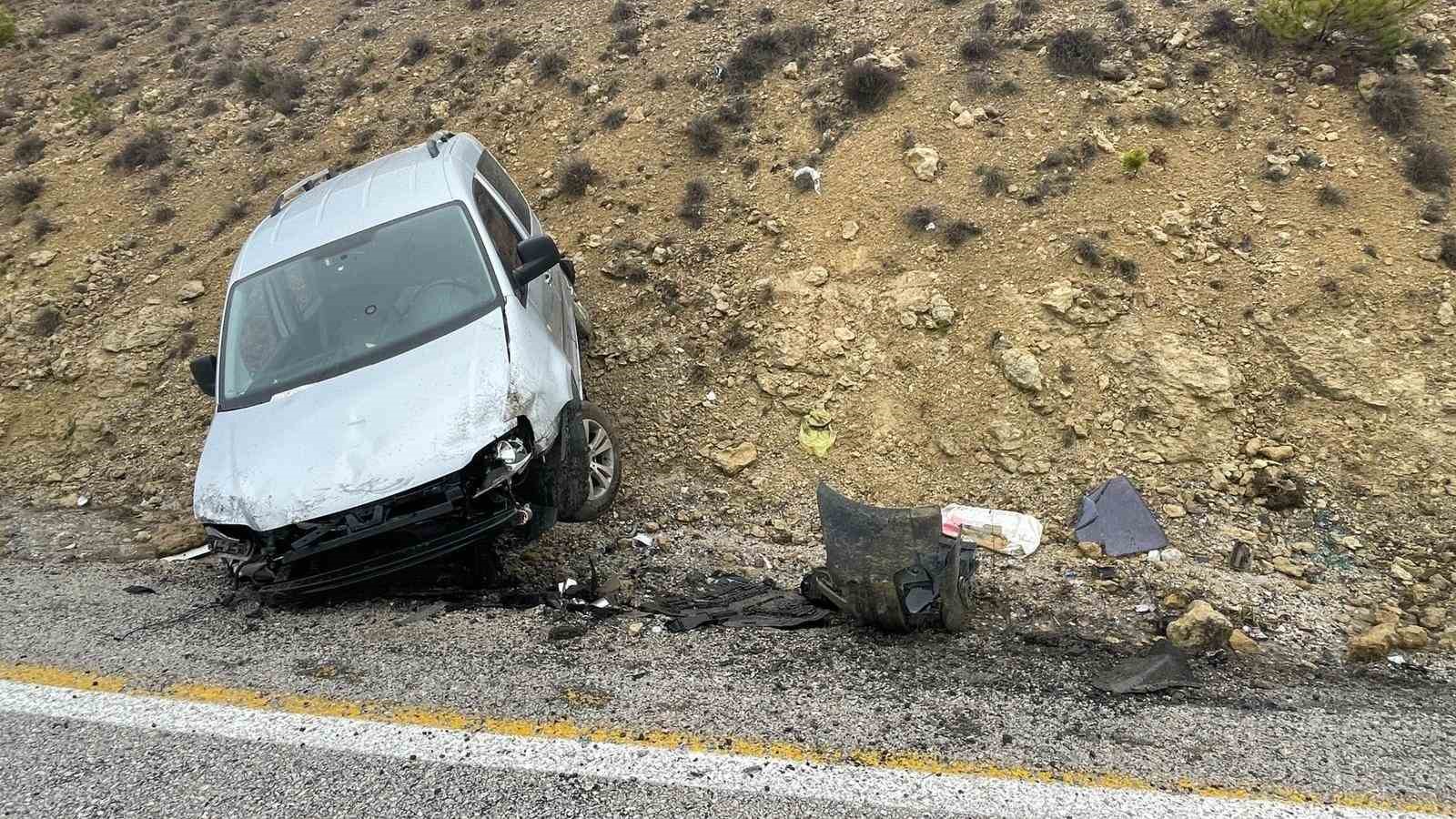 Kontrolden çıkan hafif ticari araç şarampole savruldu: 1 yaralı
