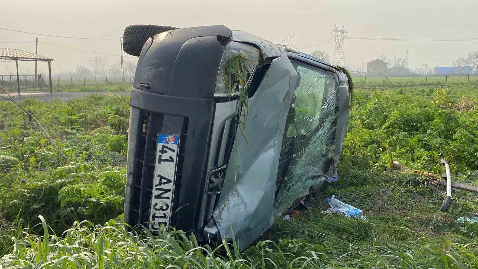 Kontrolden çıkan hafif ticari araç takla attı, sürücü yaralandı
