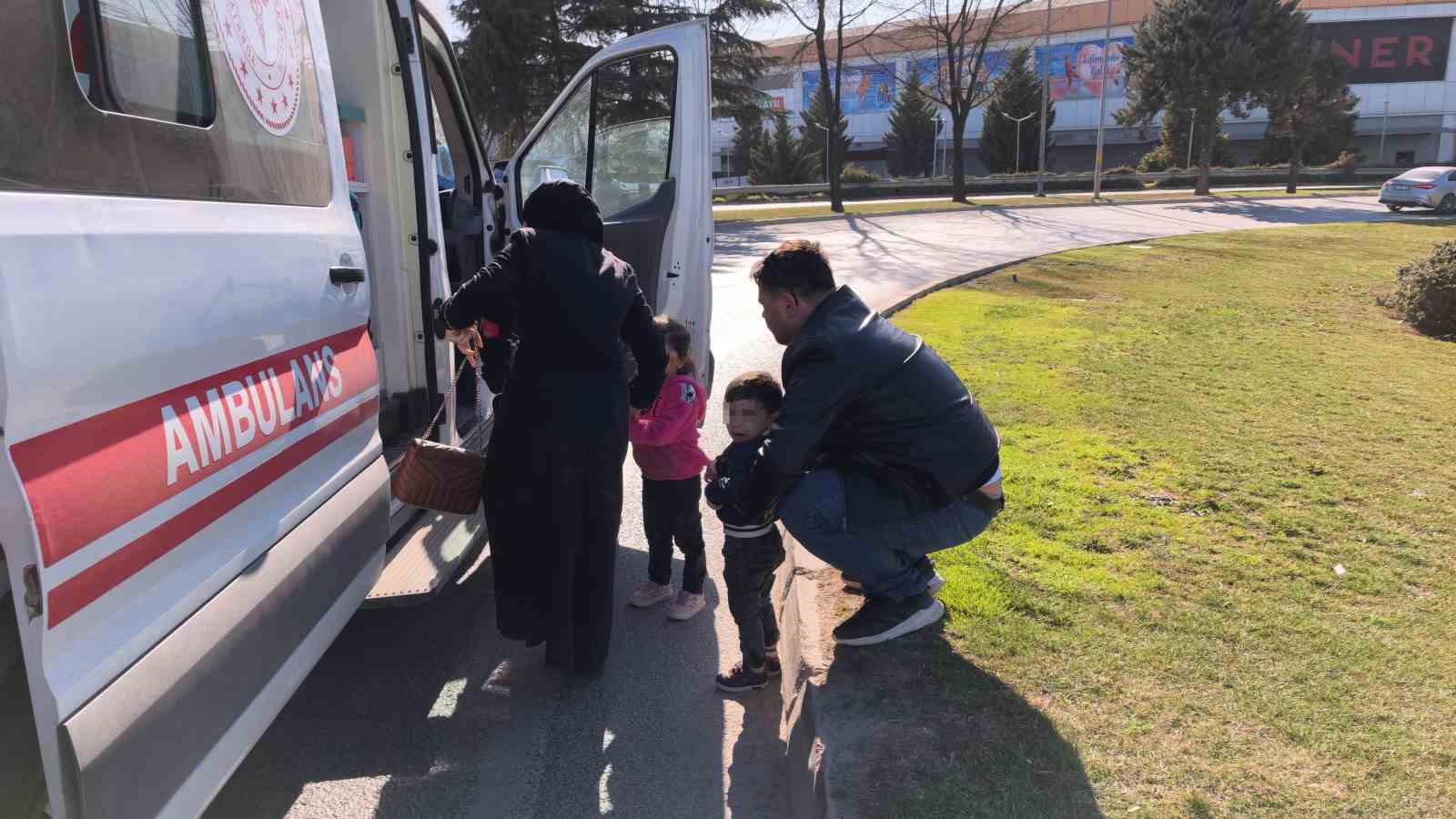 Kontrolden çıkan motosiklet devrildi : 4 yaralı
