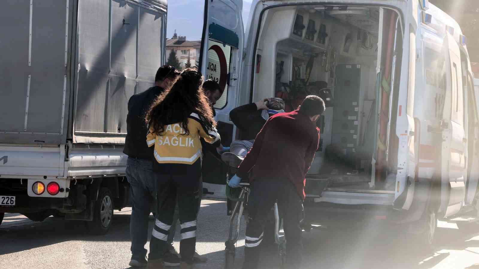 Kontrolden çıkan motosiklet devrildi : 4 yaralı
