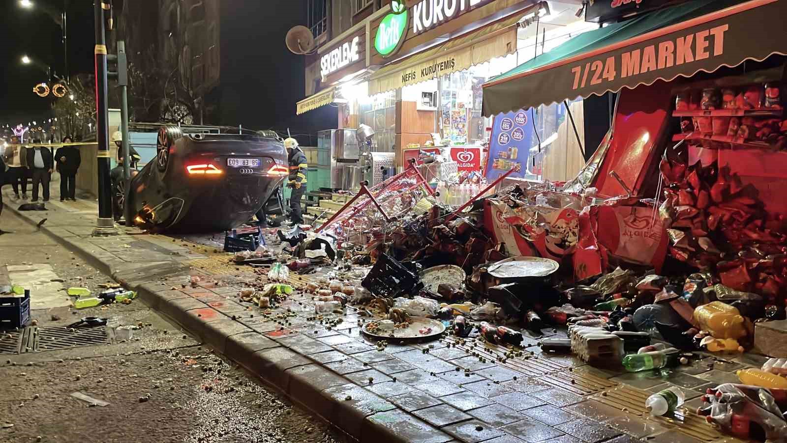 Kontrolden çıkan otomobil 2 iş yerine çarparak devrildi
