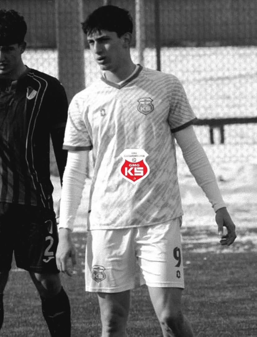 Kontrolden çıkan otomobil kaldırımda ağaca çarptı: 1 ölü, 1 yaralı
