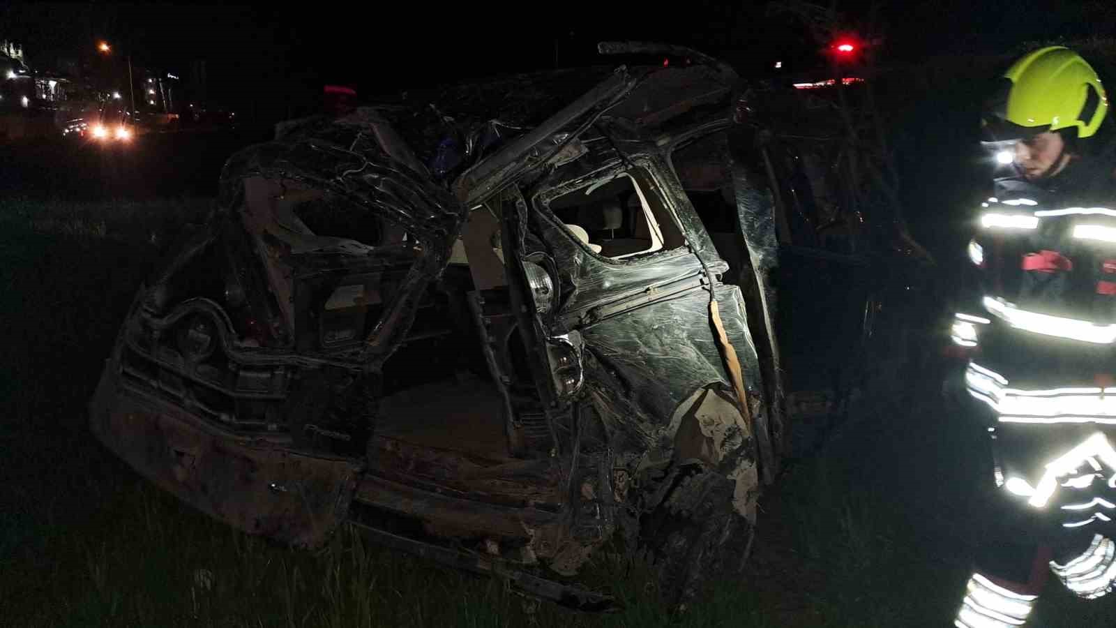 Kontrolden çıkan otomobil şarampole uçtu: 1 ölü, 5 yaralı
