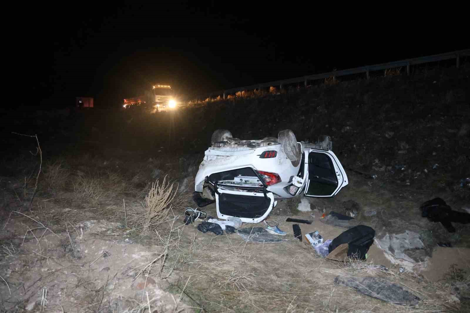 Kontrolden çıkan otomobil şarampole uçtu: 4 yaralı
