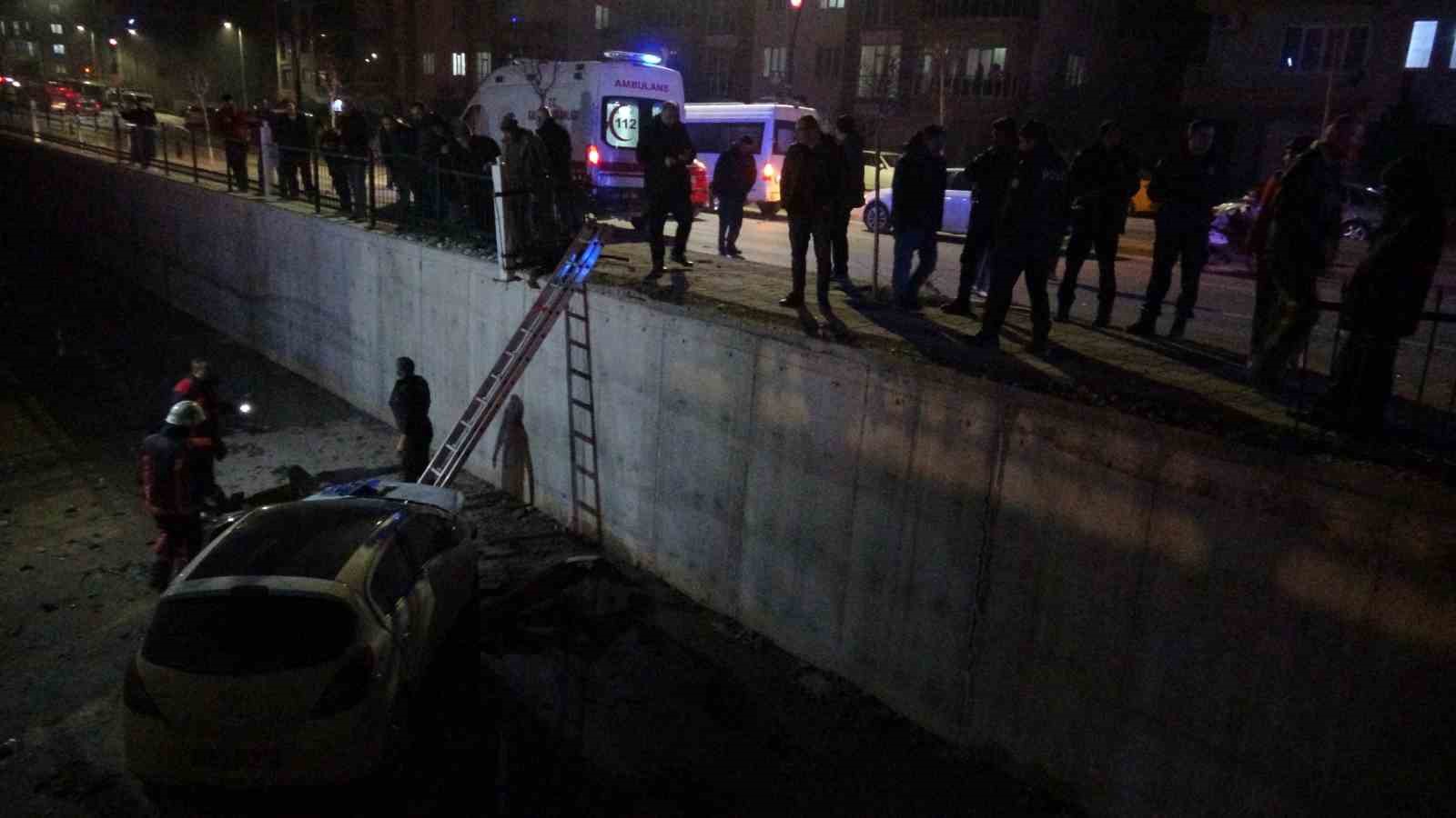 Kontrolden çıkan otomobil sulama kanalına düştü: 1 yaralı
