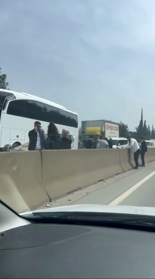 Kontrolden çıkan otomobil takla atıp ters durdu
