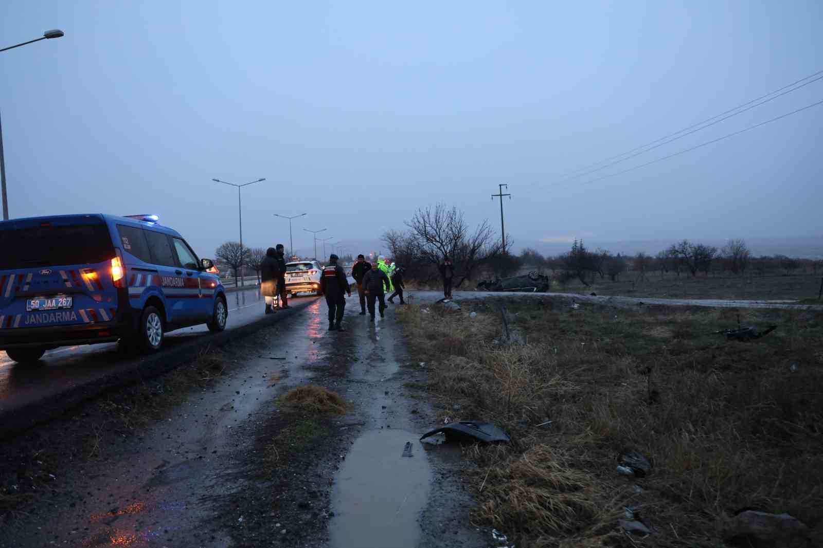 Kontrolden çıkan otomobil takla attı: 2 yaralı
