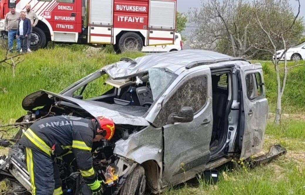 Kontrolden çıkan otomobil tarlaya girdi; 4 yaralı
