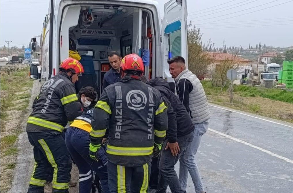 Kontrolden çıkan otomobil tarlaya girdi; 4 yaralı
