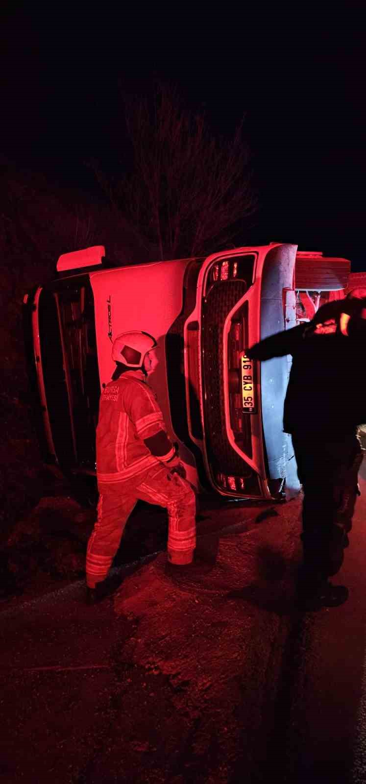 Kontrolden çıkan tır devrildi, şans eseri yaralanan olmadı
