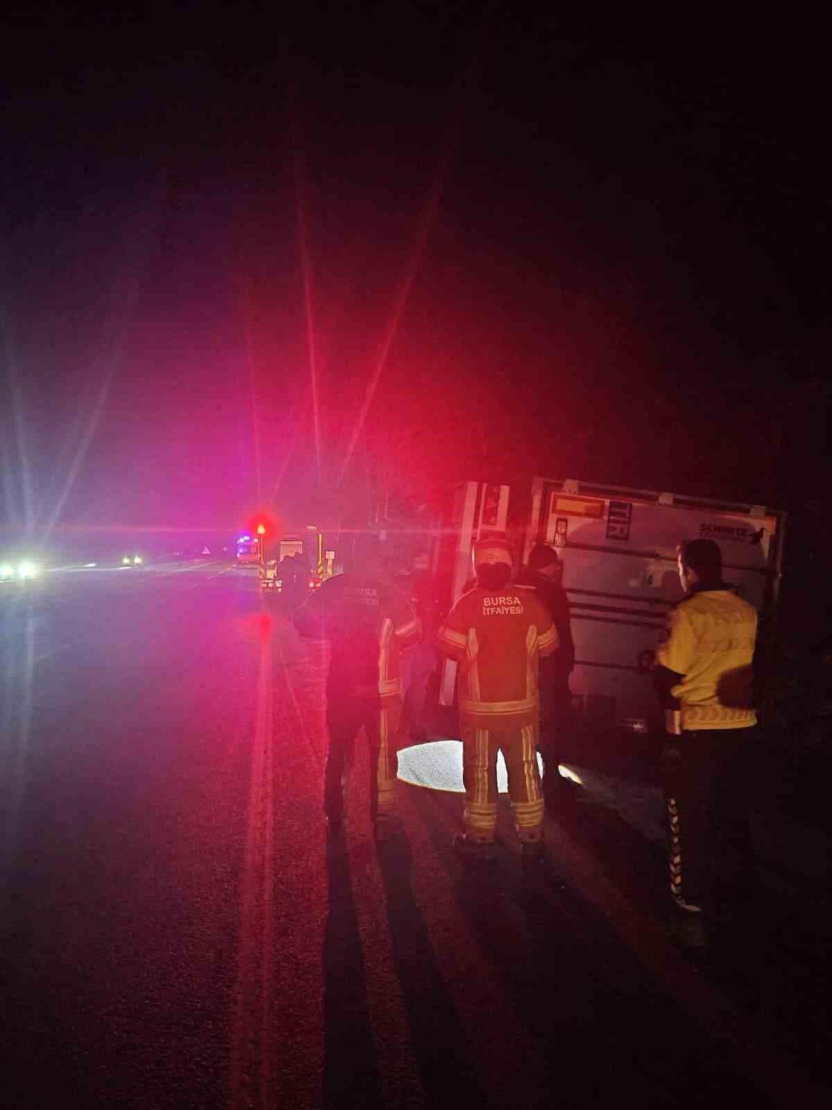 Kontrolden çıkan tır devrildi, şans eseri yaralanan olmadı
