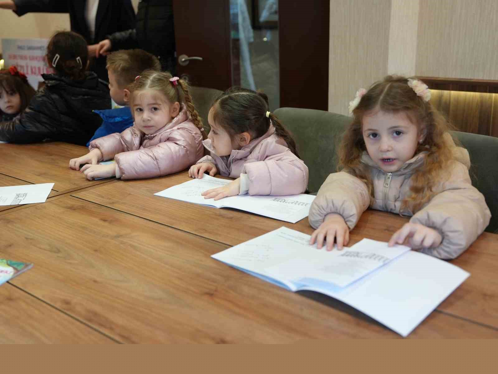 Konukları bu kez minikler oldu
