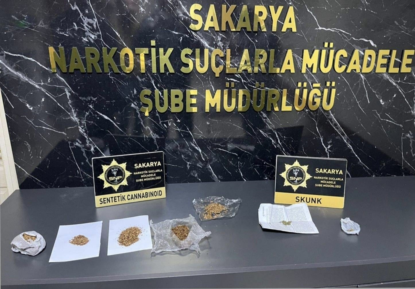 Konum atarak uyuşturucu satan şüphelilere suçüstü operasyon: 2 tutuklama
