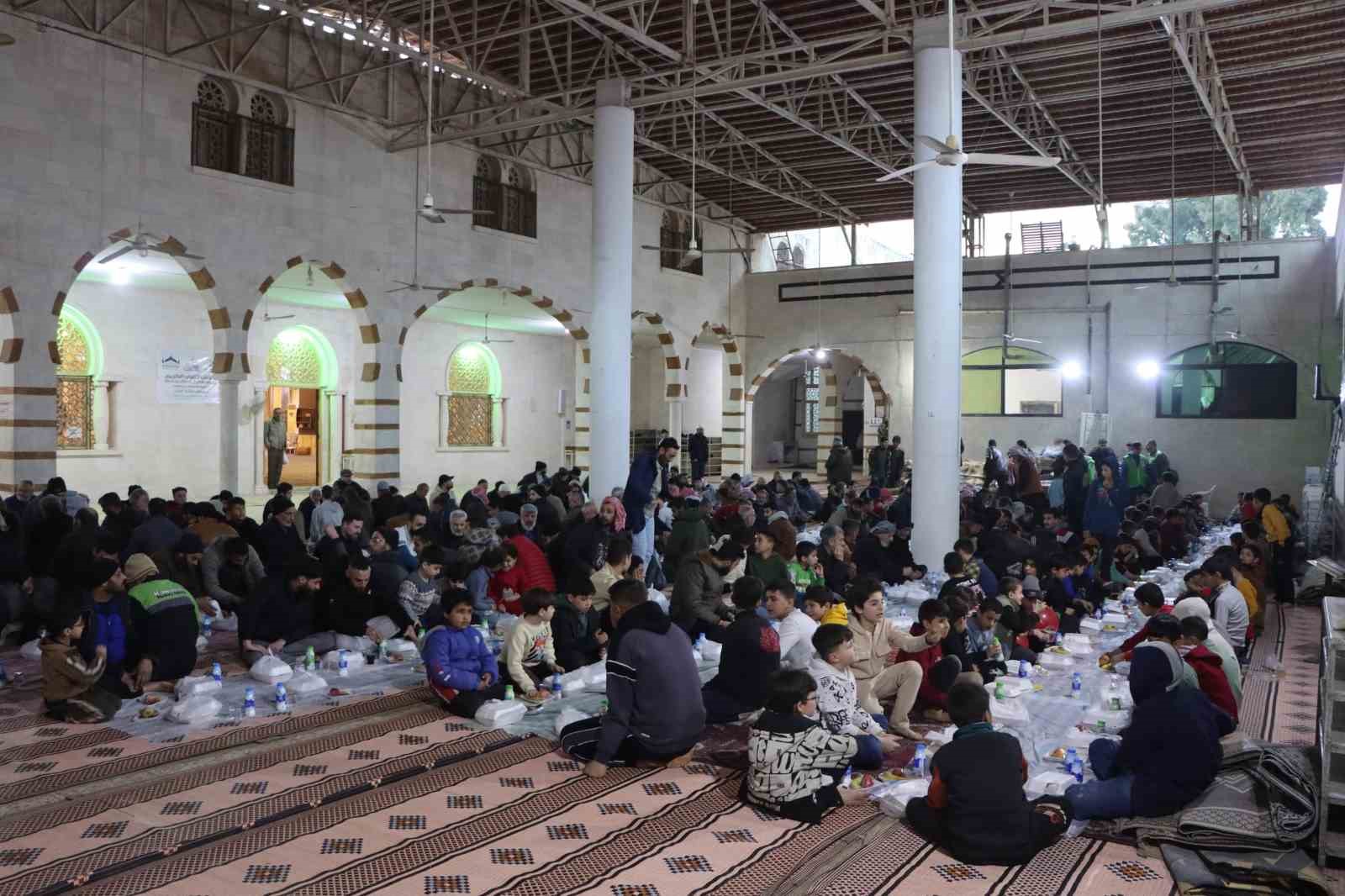 Konya Büyükşehir, Suriye’de iftar sofraları kuruyor
Konya Büyükşehir, Suriye’de iftar sofraları kuruyor