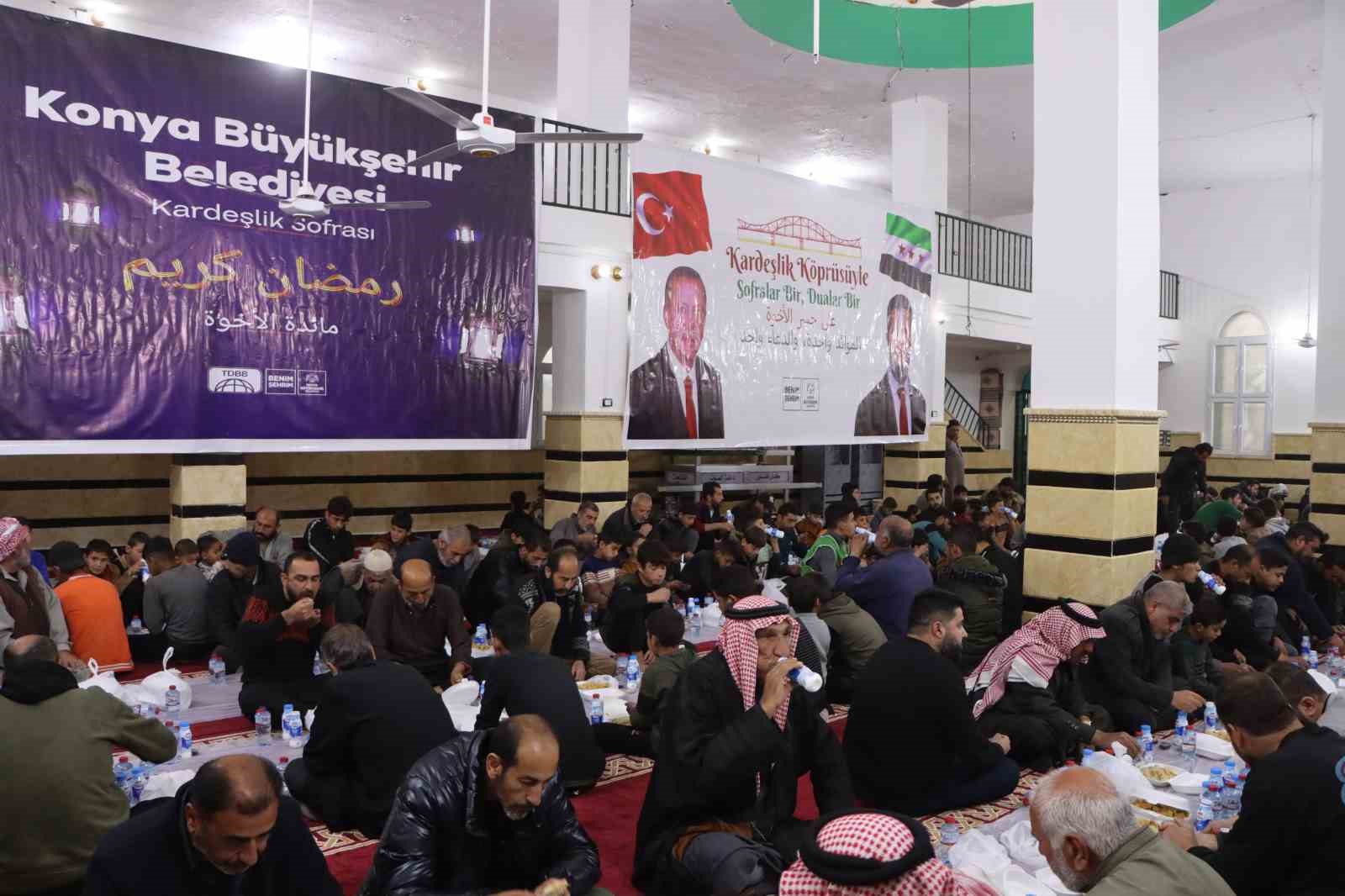 Konya Büyükşehir, Suriye’de iftar sofraları kuruyor
Konya Büyükşehir, Suriye’de iftar sofraları kuruyor