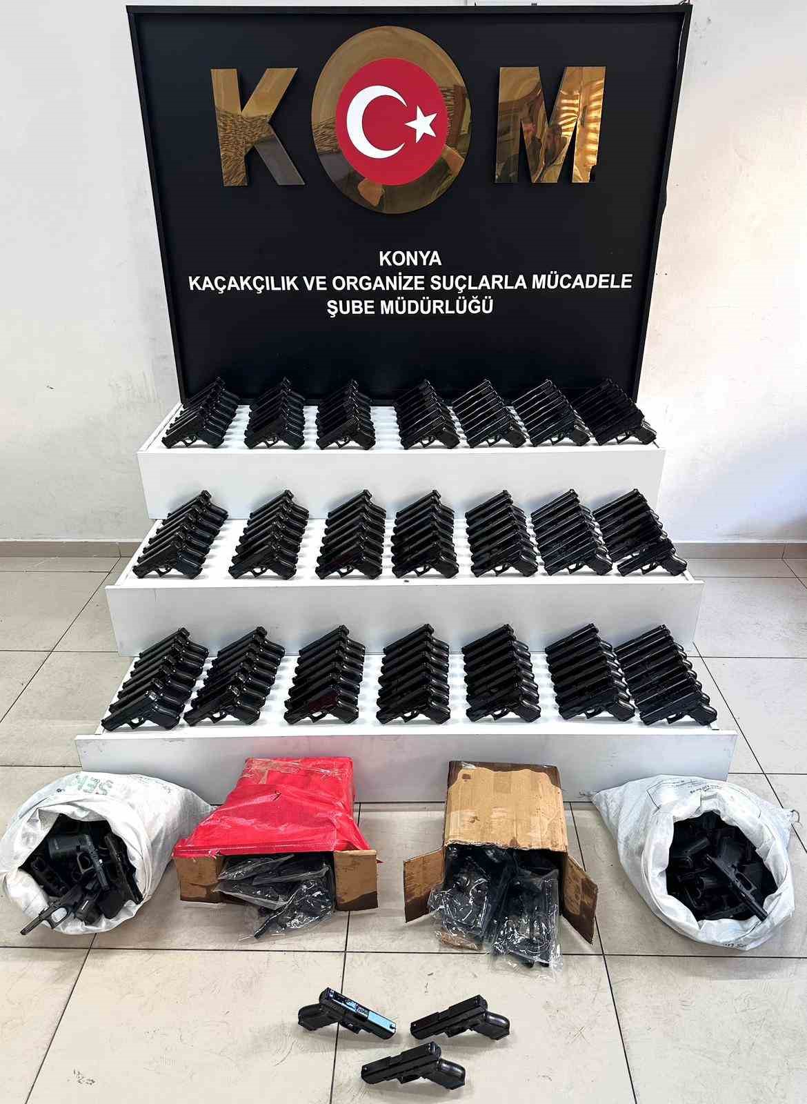 Konya polisinden silah kaçakçılarına operasyon
Konya polisinden silah kaçakçılarına operasyon