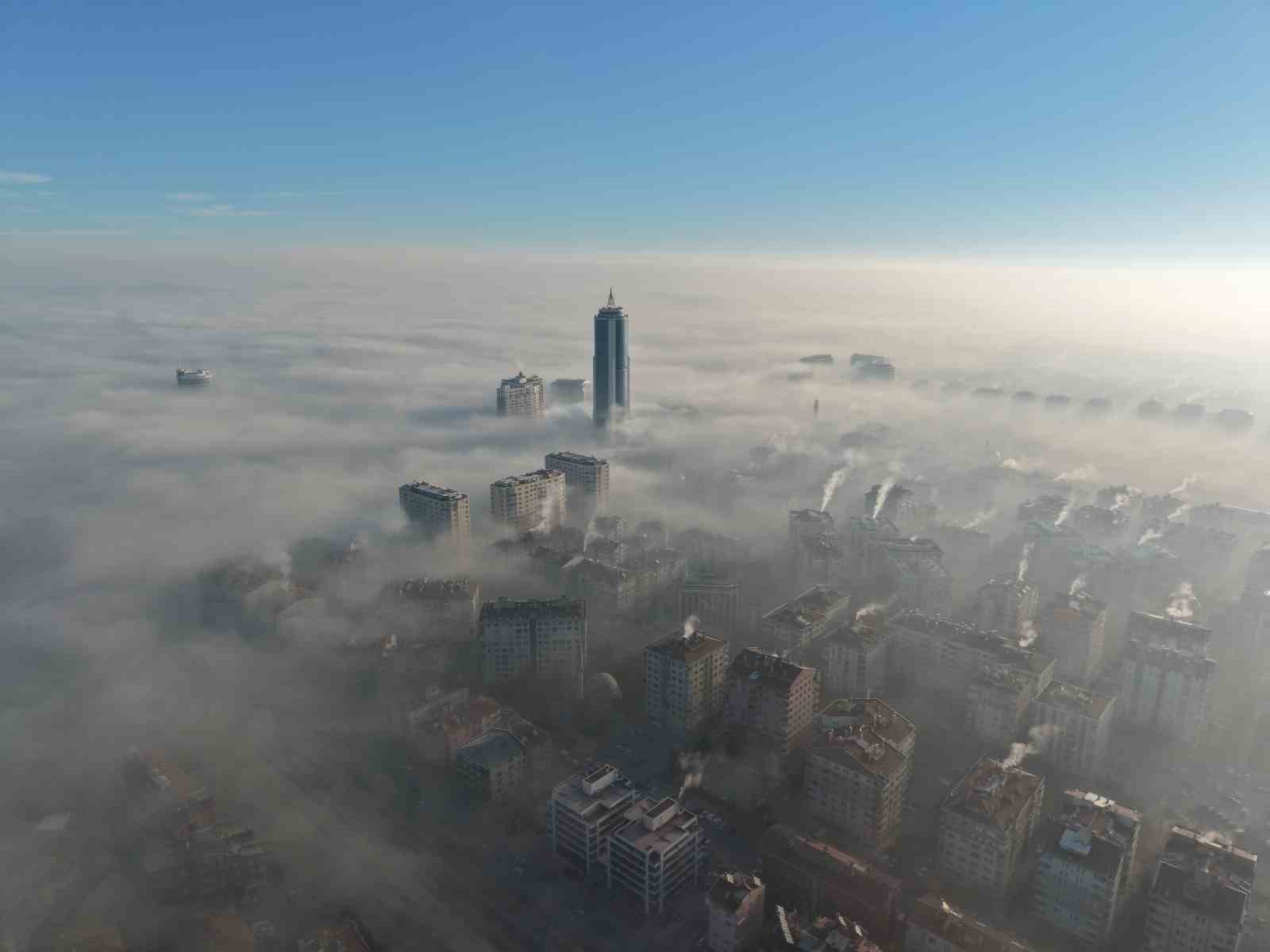 Konya sis denizinde kayboldu
