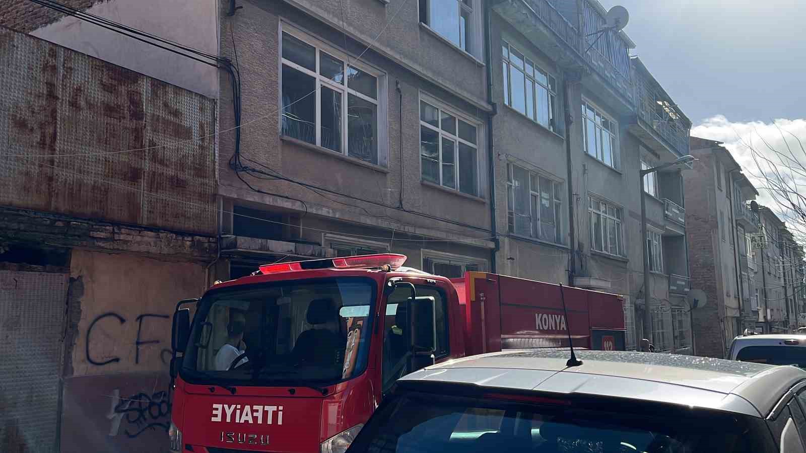 Konya’da apartmanda yangın paniği
