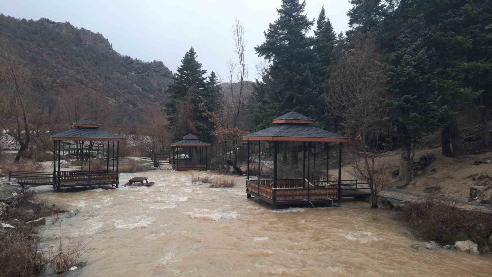 Konya’da Aygırdibi kaynağı erken coştu
