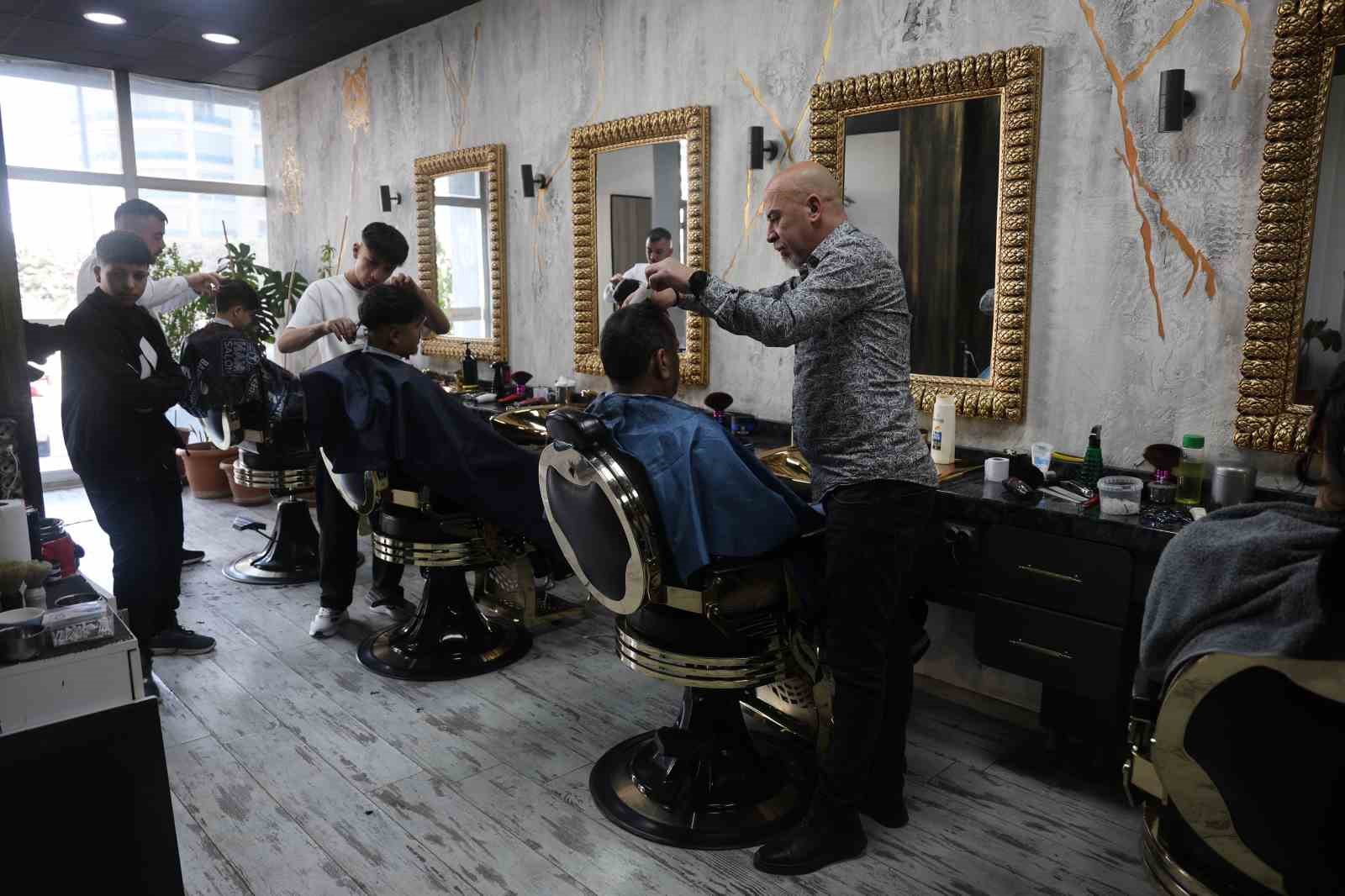 Konya’da berberlerde gün boyu bayram yoğunluğu
