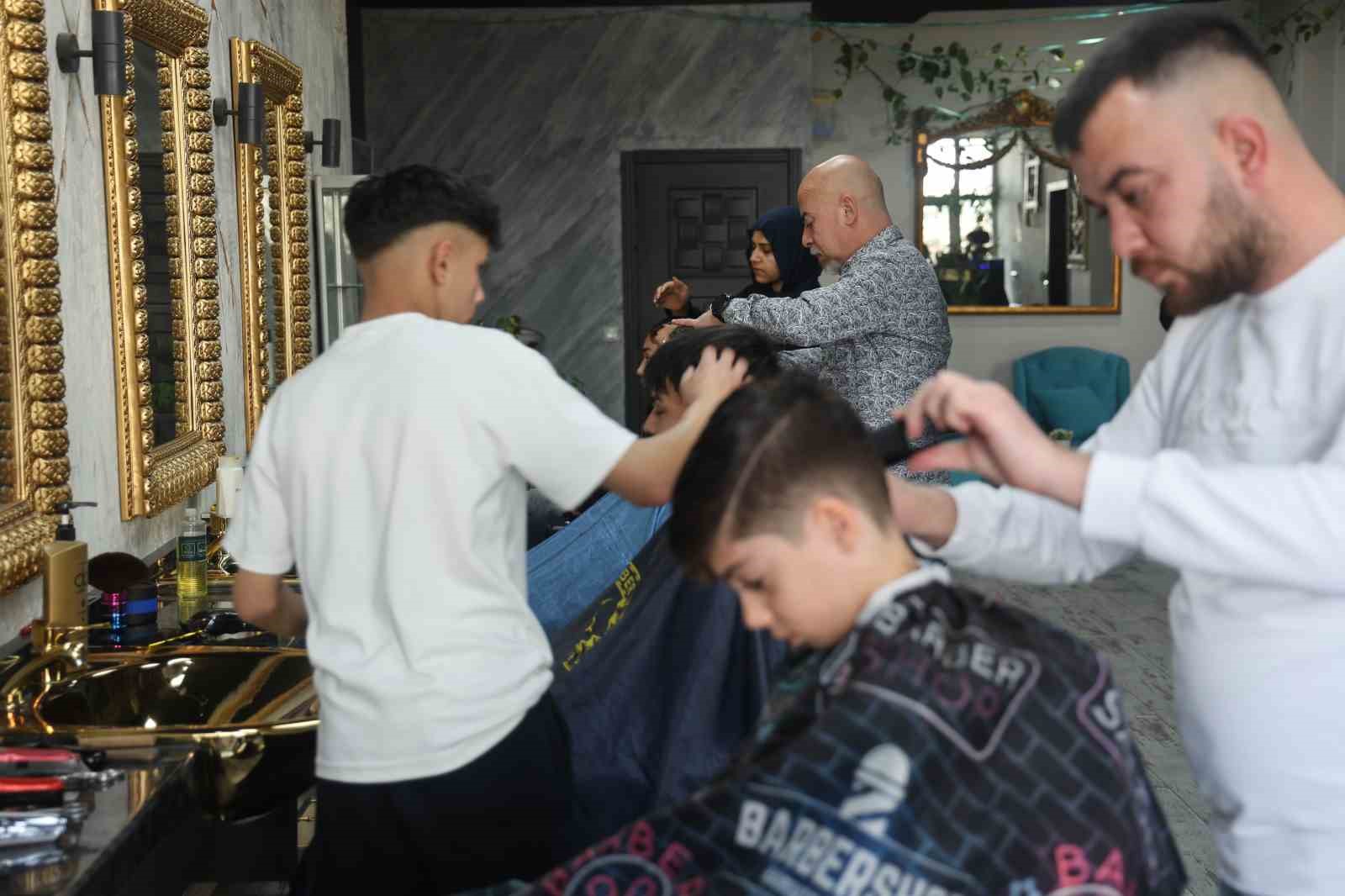 Konya’da berberlerde gün boyu bayram yoğunluğu
