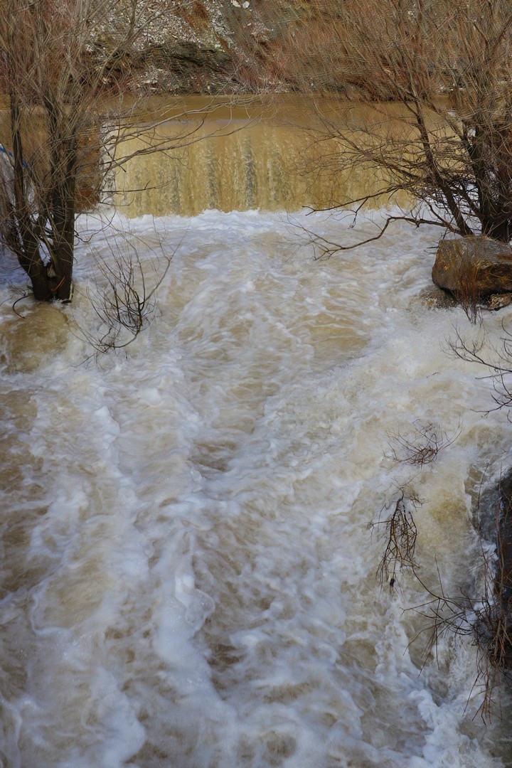 Konya’da eriyen kar suları Göksu Nehri’ni coşturdu
