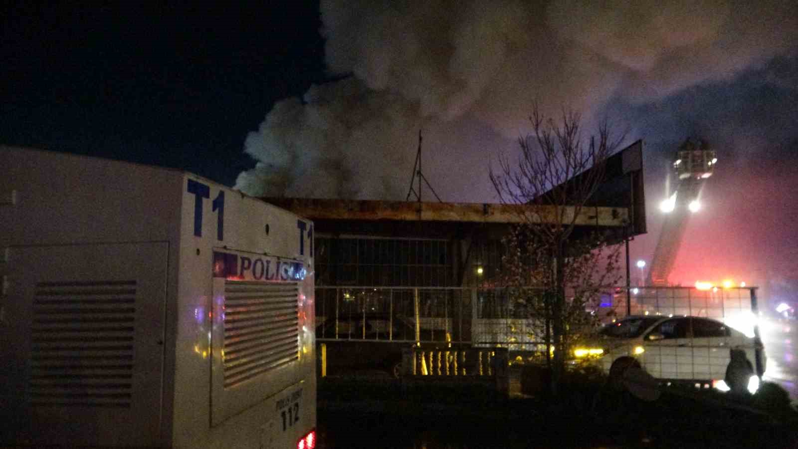 Konya’da iş yerinde yangın: 2 yaralı
