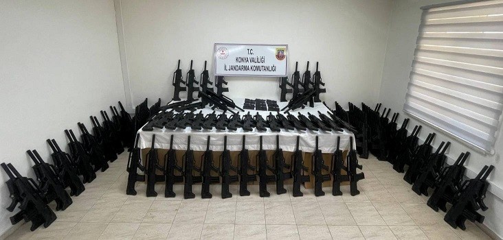 Konya’da jandarma çok sayıda silah ve silah parçası ele geçirdi: 3 tutuklama
