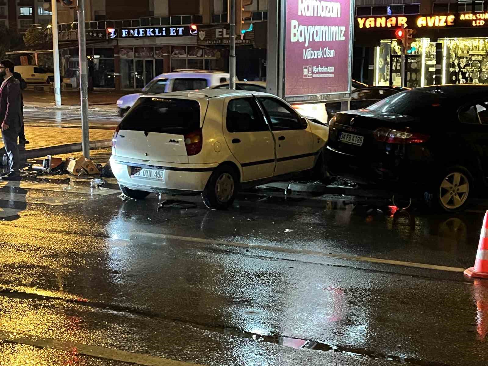 Konya’da otomobiller çarpıştı: 2 yaralı
