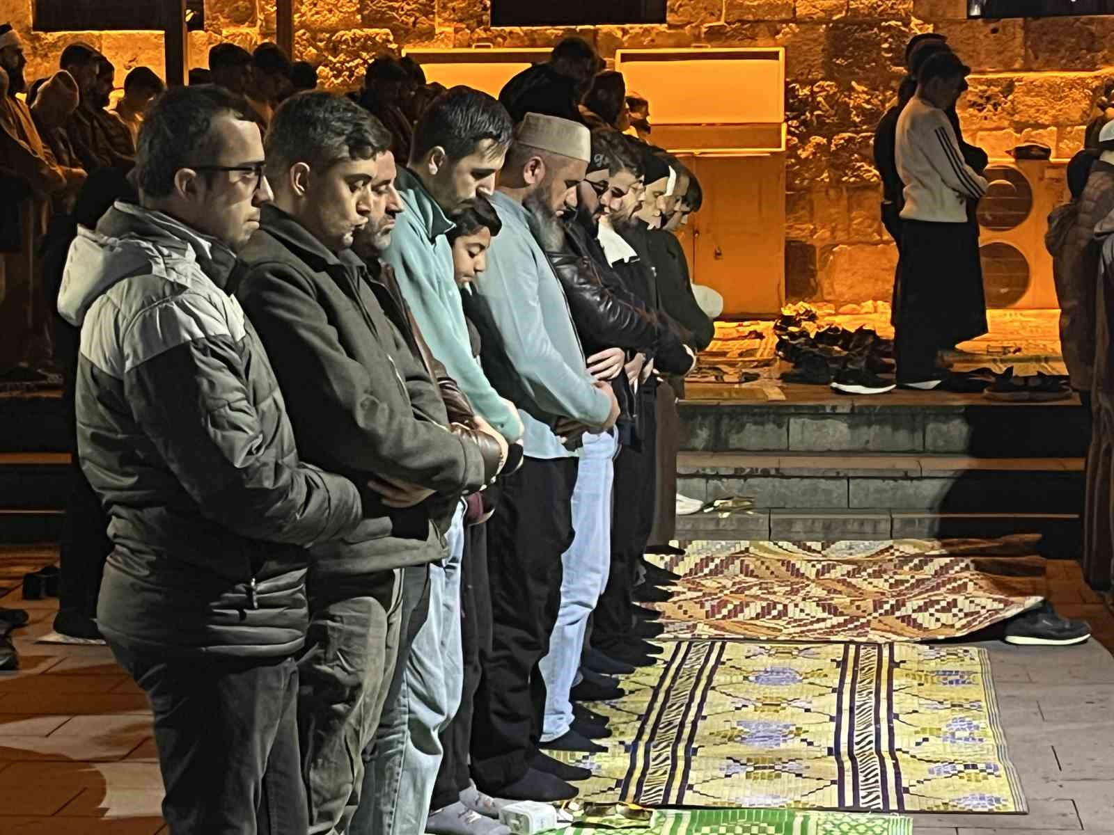 Konya’da Ramazan ayının ilk teravih namazı kılındı
