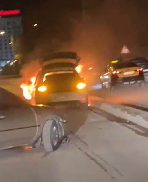 Konya’da seyir halindeki otomobil alev aldı
