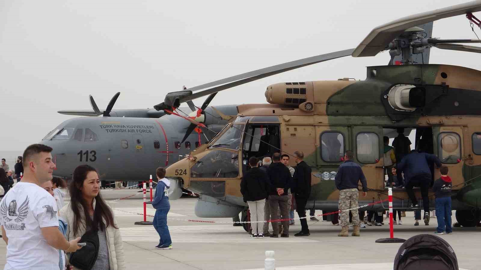 Konya’da SOLOTÜRK ve Türk Yıldızları’ndan öğrencilere 23 Nisan gösterisi
