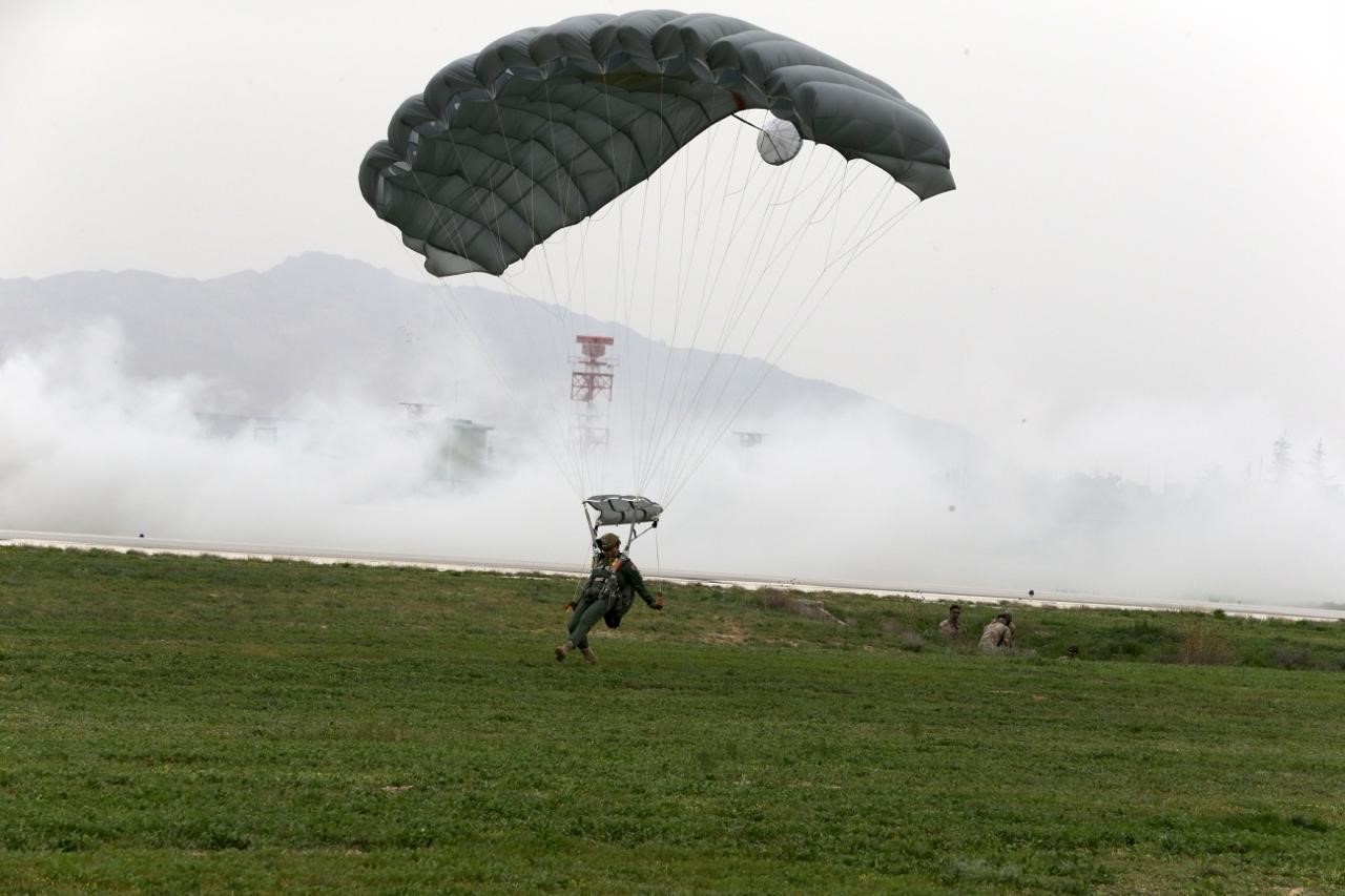 Konya’da SOLOTÜRK ve Türk Yıldızları’ndan öğrencilere 23 Nisan gösterisi

