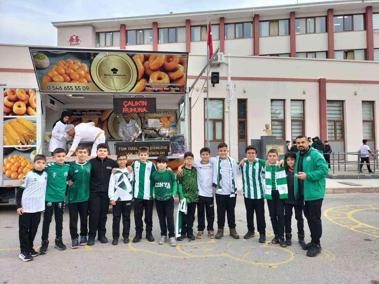 Konyalı öğretmen, Ahmet Çalık için her yıl lokma dağıtıyor
