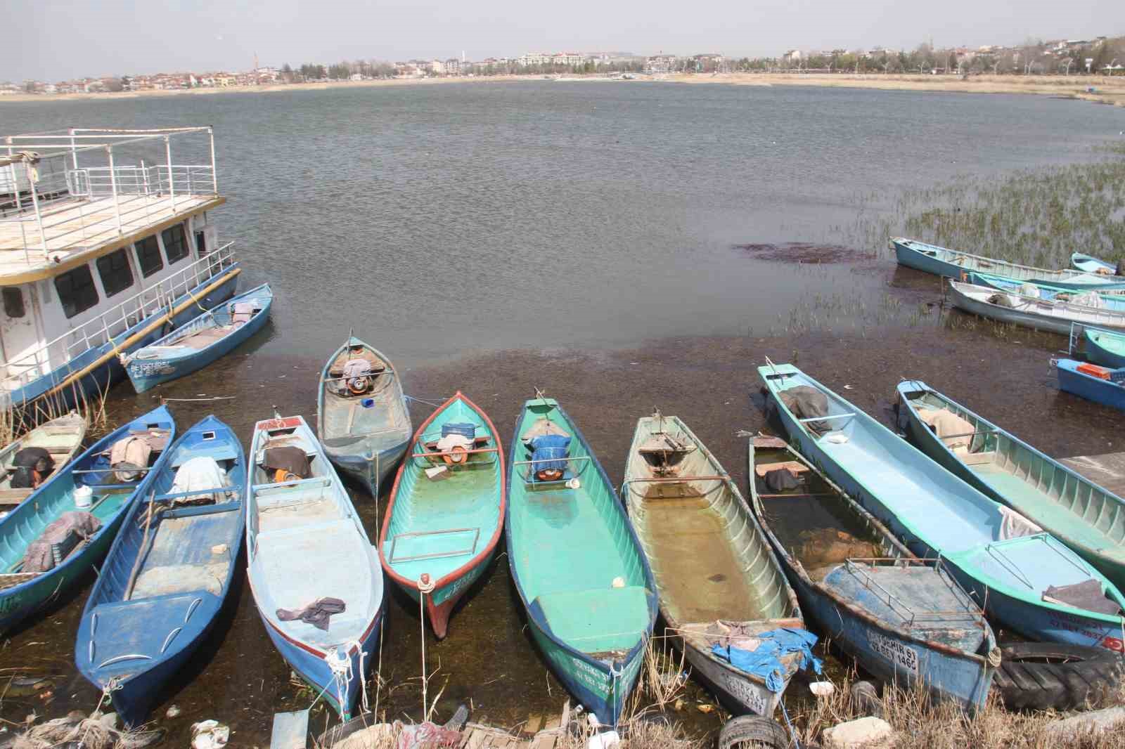 Konya’nın ’denizinde’ balıkları kurtarmak için zamanla yarış
