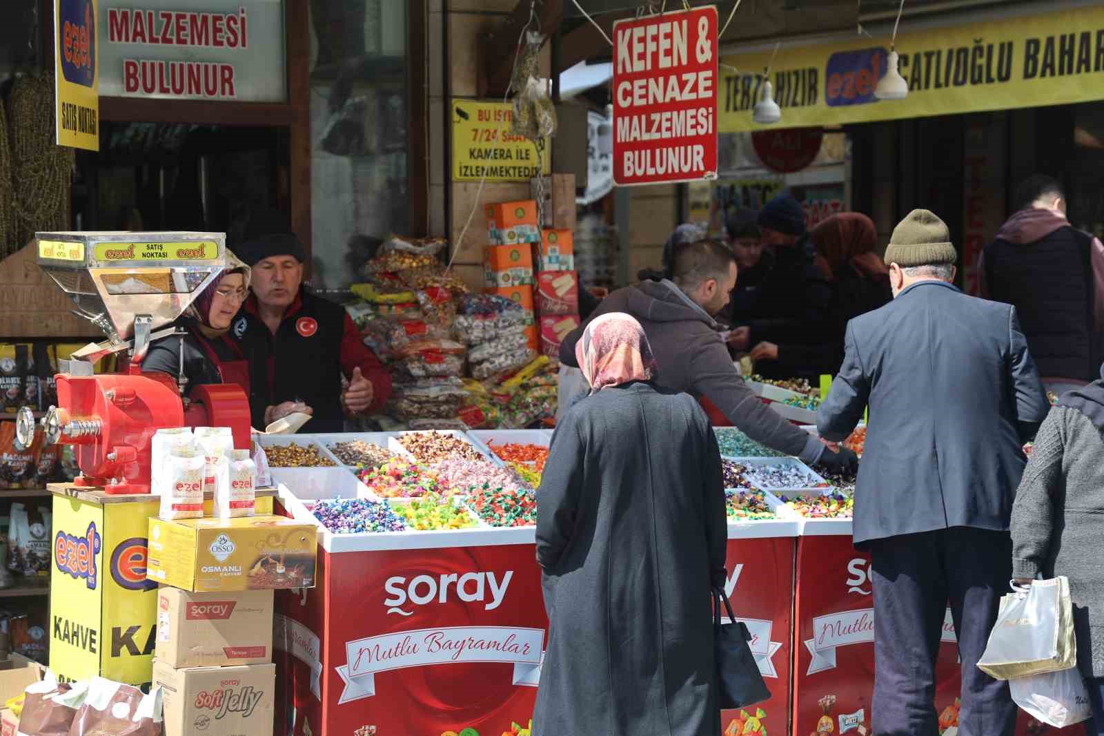 Konya’nın Tarihi Bedesten Çarşısı’nda bayram yoğunluğu
