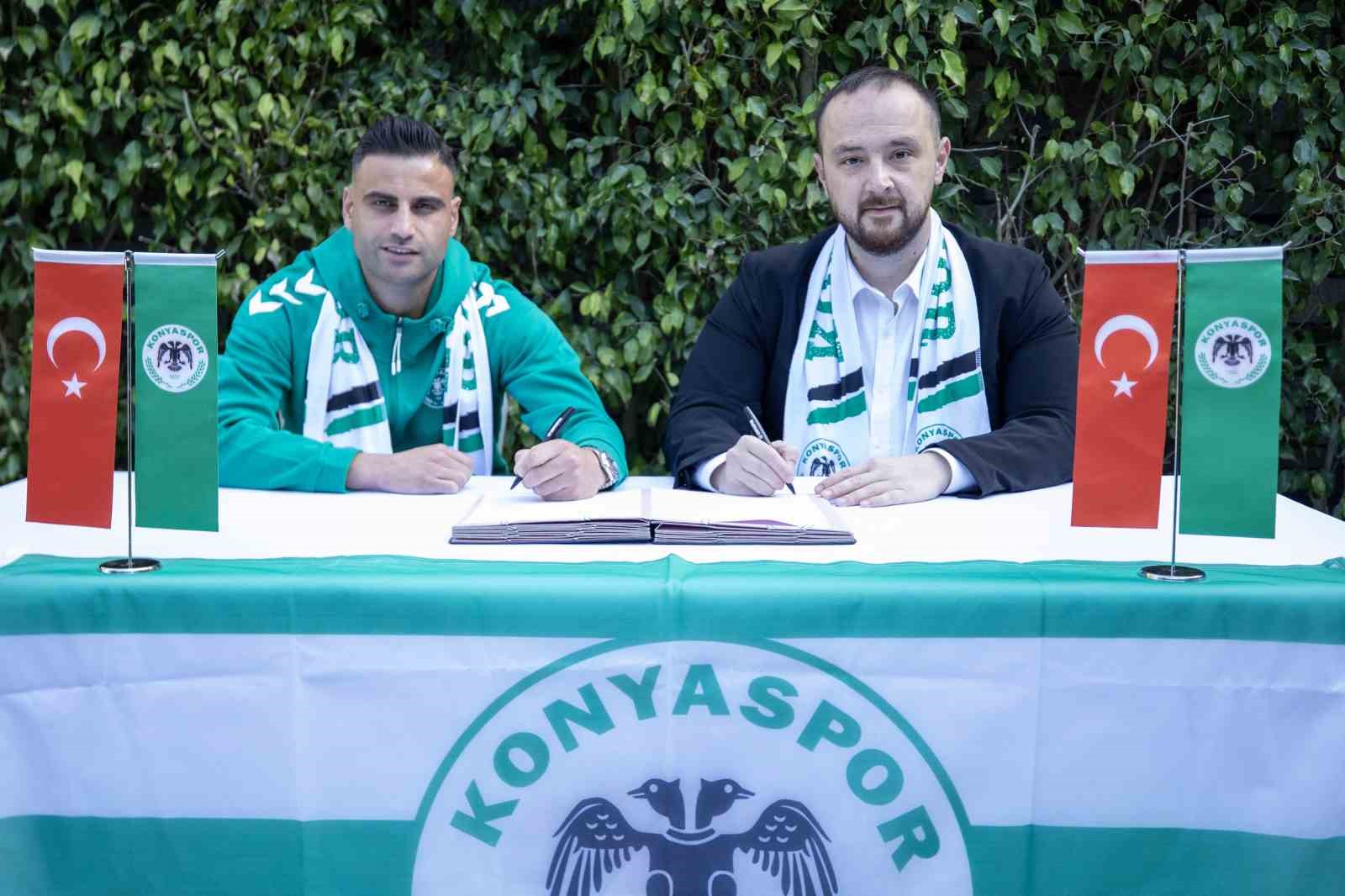 Konyaspor, Deniz Türüç ile sözleşme imzaladı
