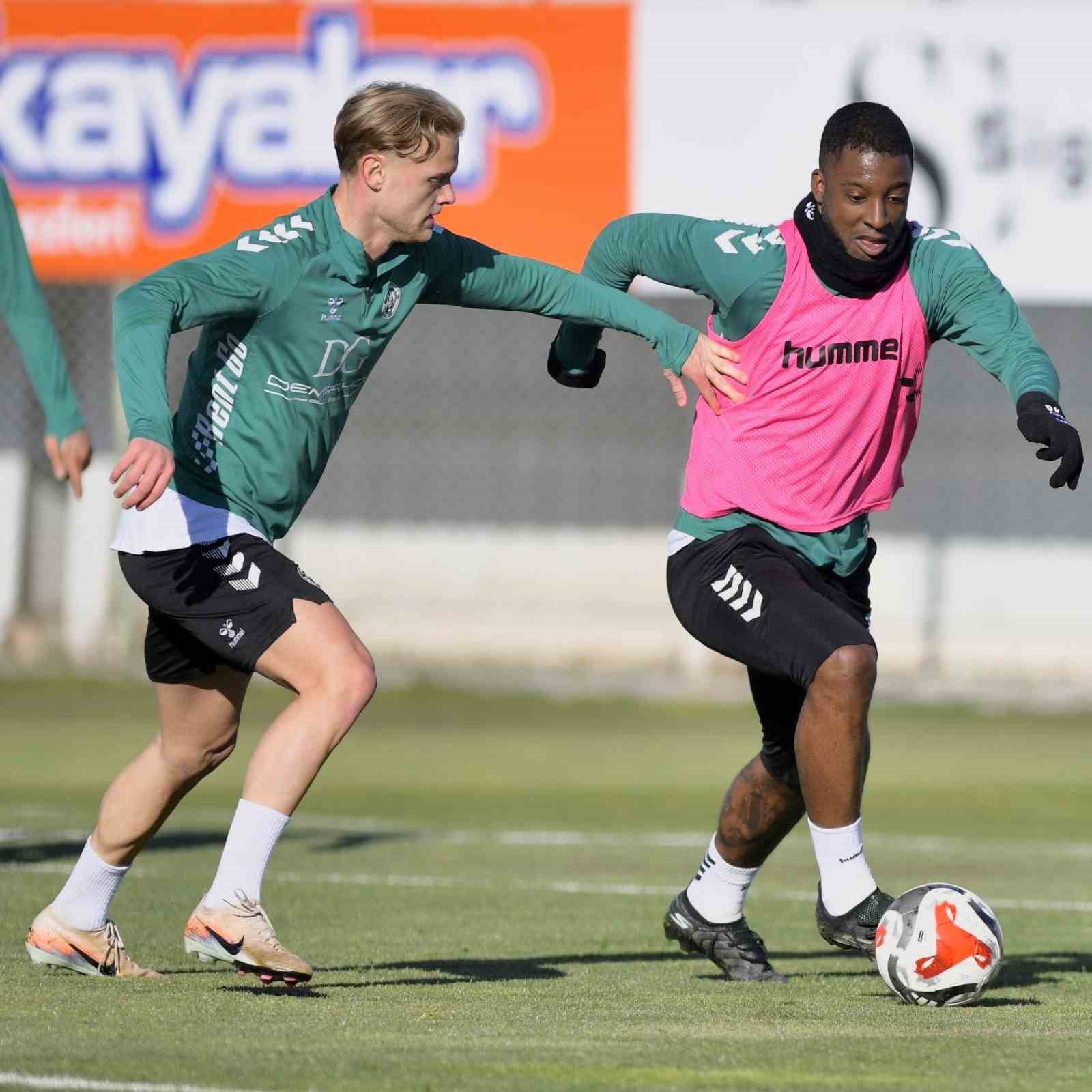 Konyaspor, Kocaelispor maçı hazırlıklarına başladı
