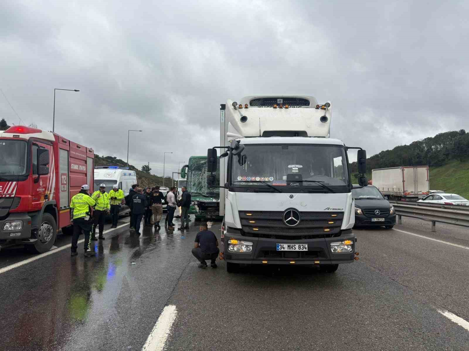 Konyaspor U-19 futbol takımını taşıyan otobüs kaza yaptı: 3 yaralı
