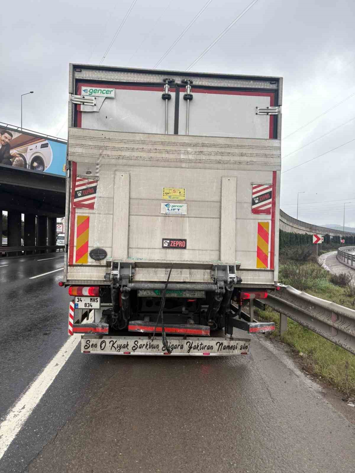 Konyaspor U-19 futbol takımını taşıyan otobüs kaza yaptı: 3 yaralı
