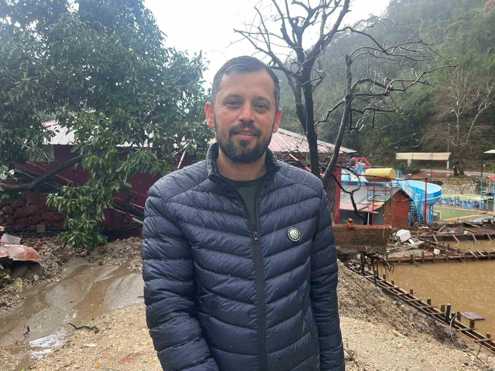 Köpeğini sel sularından kurtaran sahibi o anları anlattı
