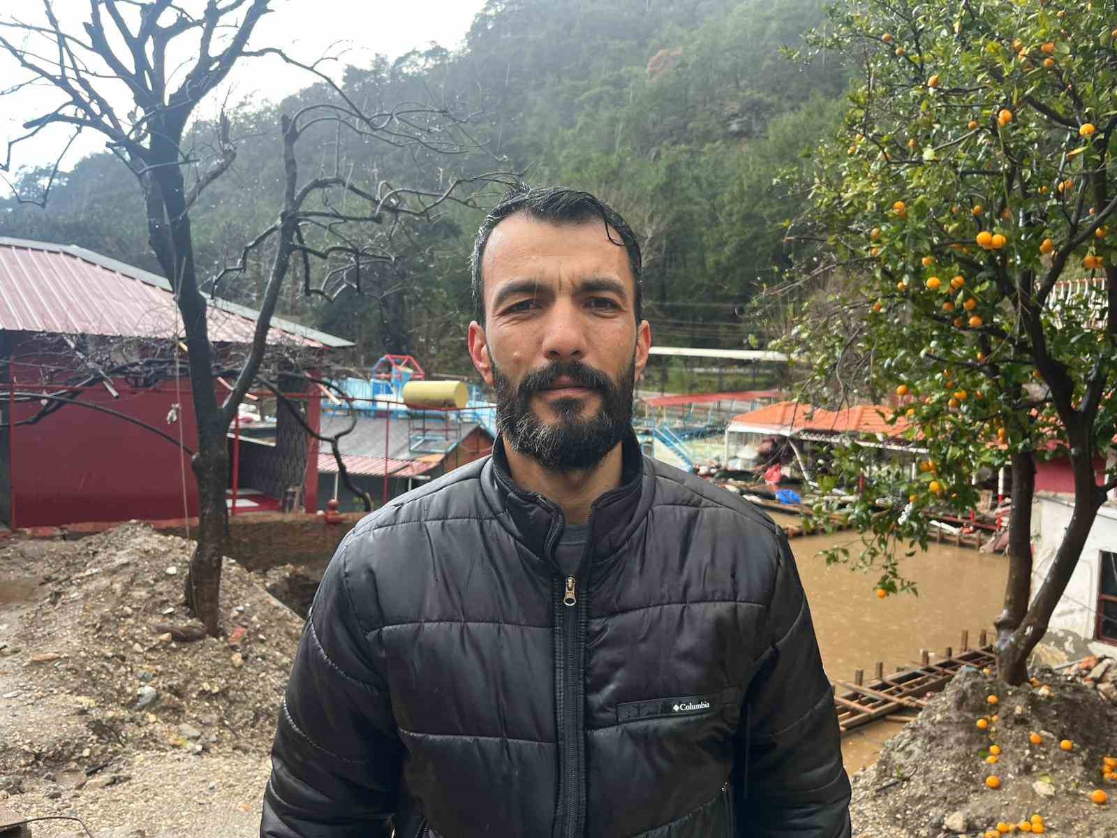 Köpeğini sel sularından kurtaran sahibi o anları anlattı
