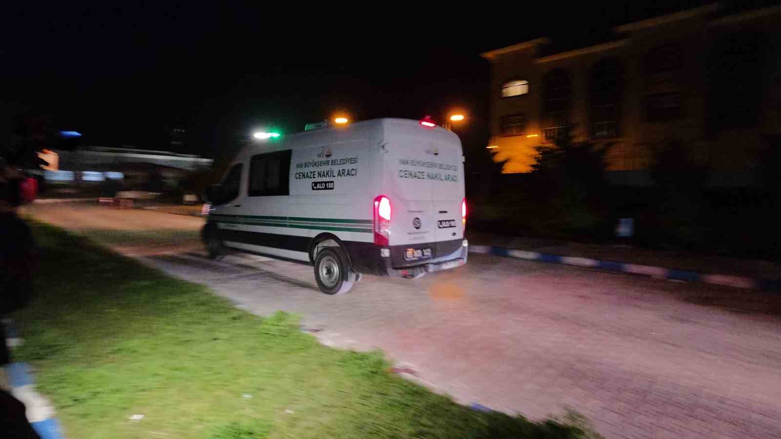 Köpeklerin saldırısında ölen çocuğun cenazesi Adli Tıp Kurumuna sevk edildi
