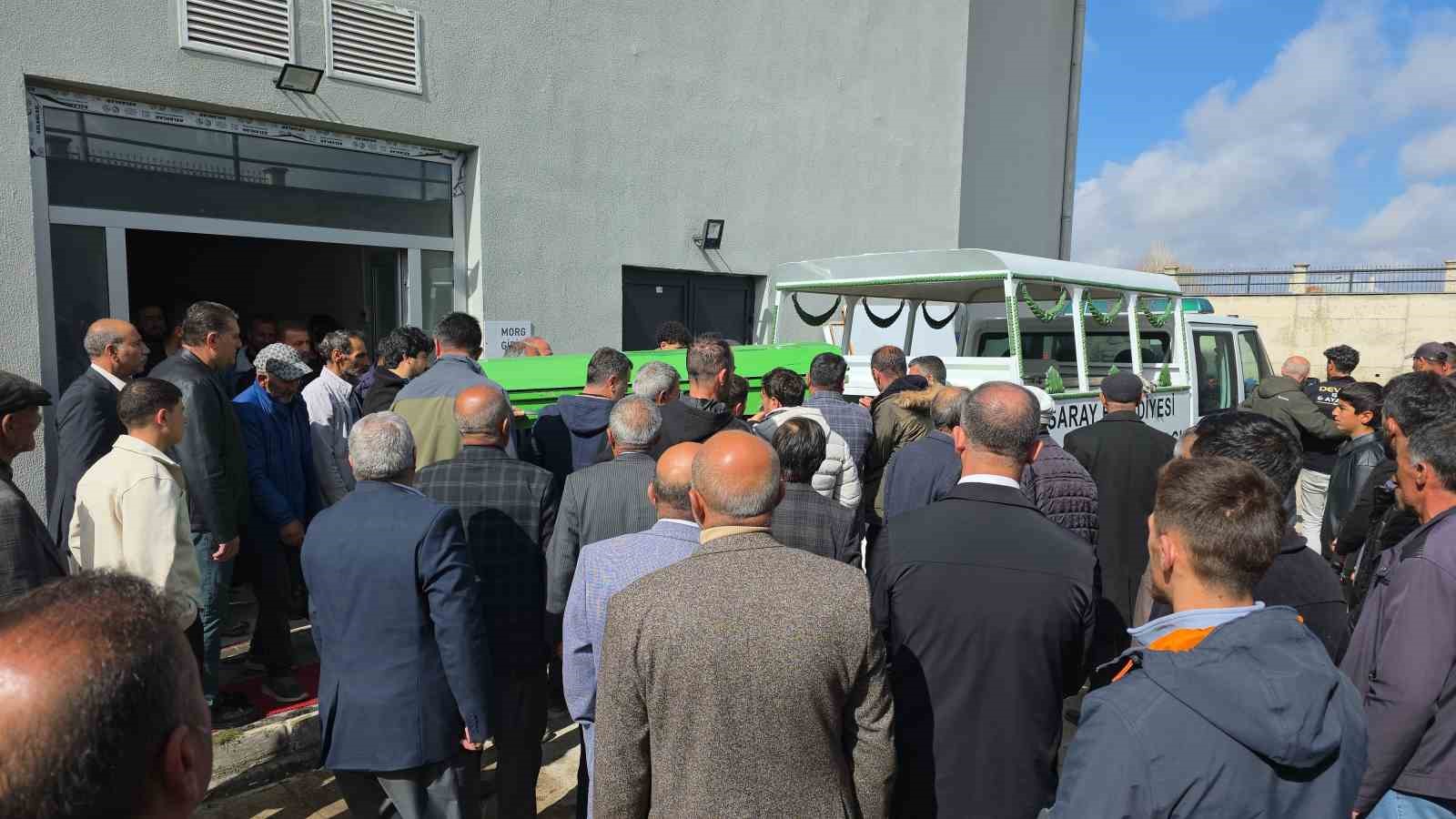 Köpeklerin saldırısında ölen çocuk toprağa verildi
